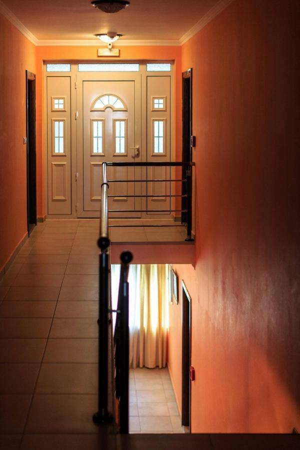 Villa Imperija Guesthouse บุดวา ภายนอก รูปภาพ
